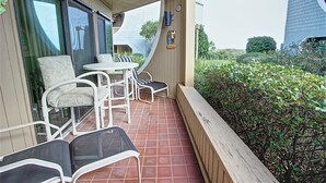 Apartment, 2 Queen-Betten, eingeschränkter Meerblick (Wave Whisperer) | Blick vom Balkon
