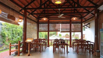 Café da manhã, almoço e jantar