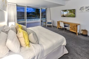 Apartment, 2 Bedrooms, 2 Bathrooms, Ocean View | 2 bedrooms, individually decorated, individually furnished - Bella Vista East 4 (Whitsundays)