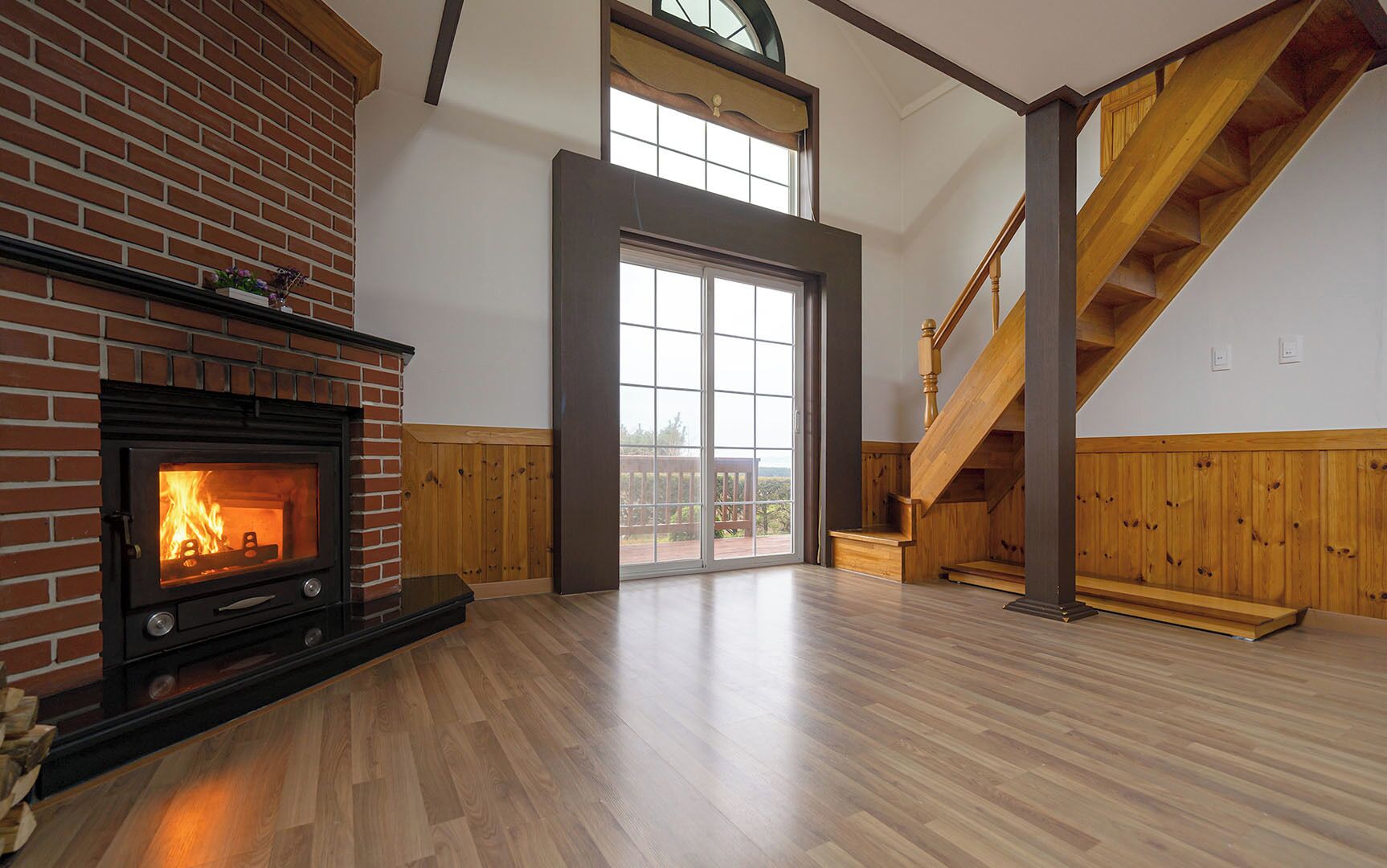 Room (30 PY/ No Extra Towel) | Living area | Flat-screen TV