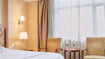 Deluxe Double Room | Desk, blackout drapes, free WiFi