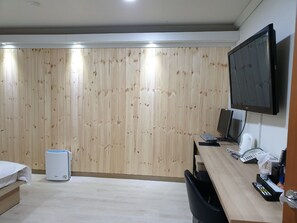 Standard Room | Desk, laptop workspace, free WiFi - Kims Hotel Gumi (Gumi)