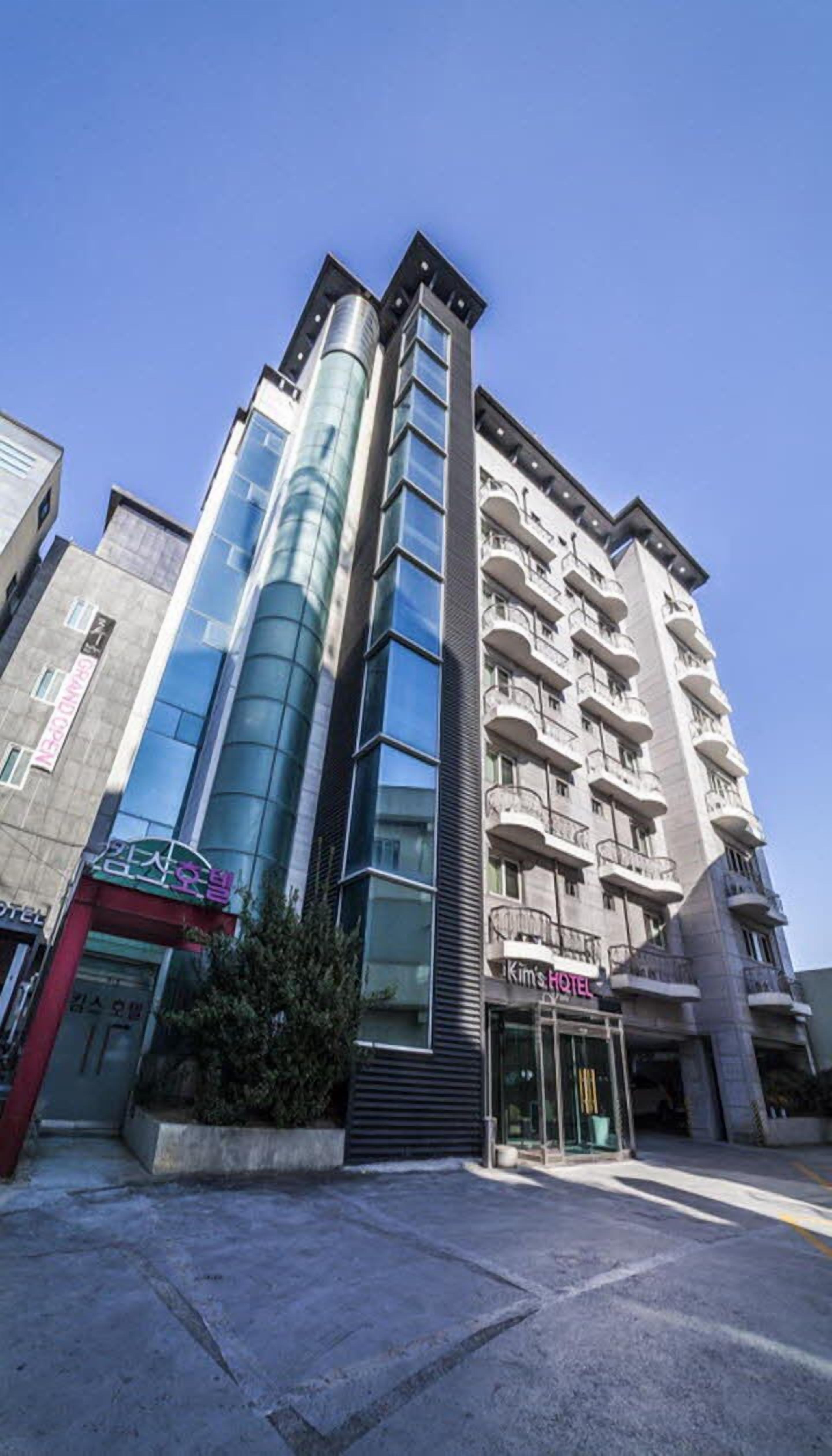 숙박 시설 정면