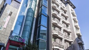 施設の正面