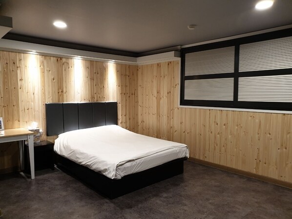 Deluxe Room (VIP) | Desk, laptop workspace, free WiFi - Kims Hotel Gumi (Gumi)