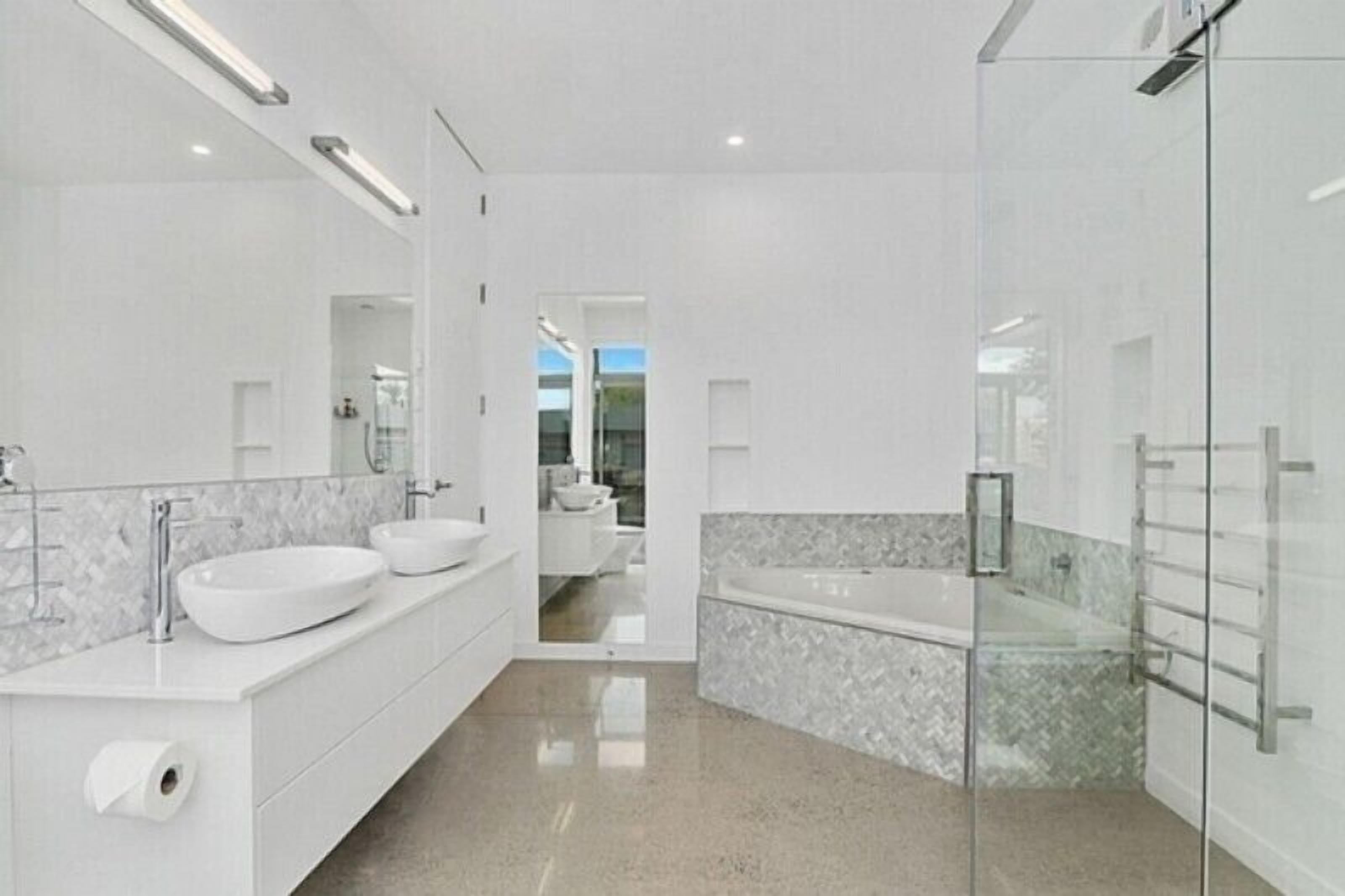 Luxury House, Multiple Beds, Lake View | Bathroom | Separate bathtub and shower, jetted bath, towels
