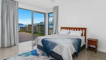 Luxury House, Multiple Beds, Lake View | 4 bedrooms, cots/infant beds, bed sheets