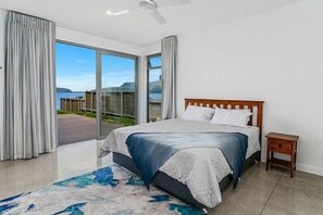 Luxury House, Multiple Beds, Lake View - Mana Sarovar (Lake Tarawera)