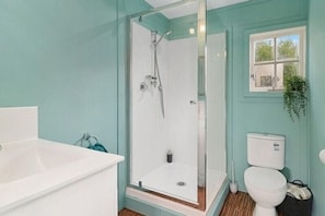 独立别墅, 2 间卧室, 花园景观 | 浴室 | 淋浴设施、免费洗浴用品、毛巾