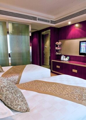 Superior Twin Room | Desk, free WiFi - Tieliu Business Hotel (Hangzhou)