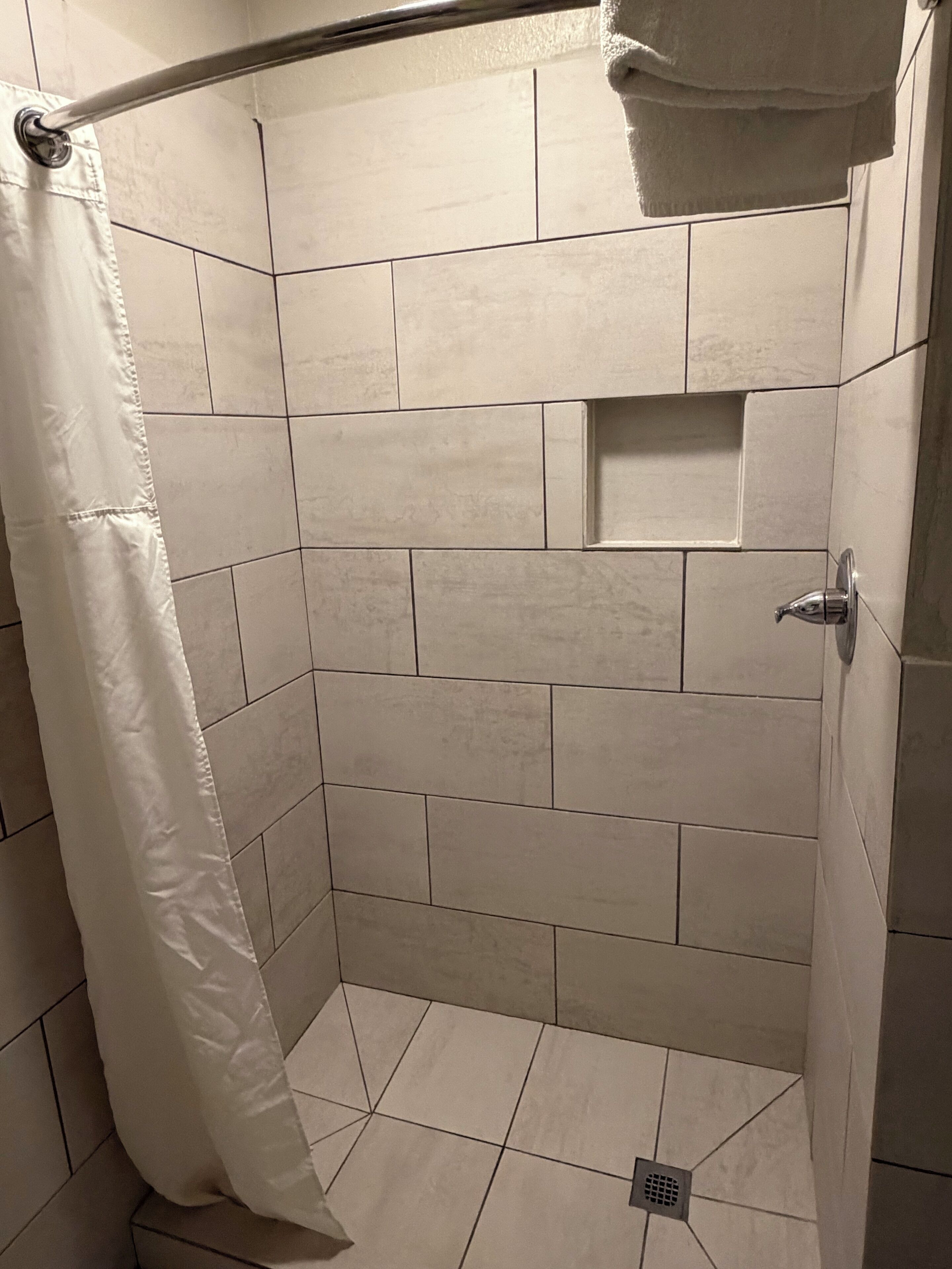 ジェットバス、レインフォールシャワー、タオル