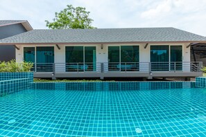 Outdoor pool - Be Leaf Resort (Thep Krasattri)
