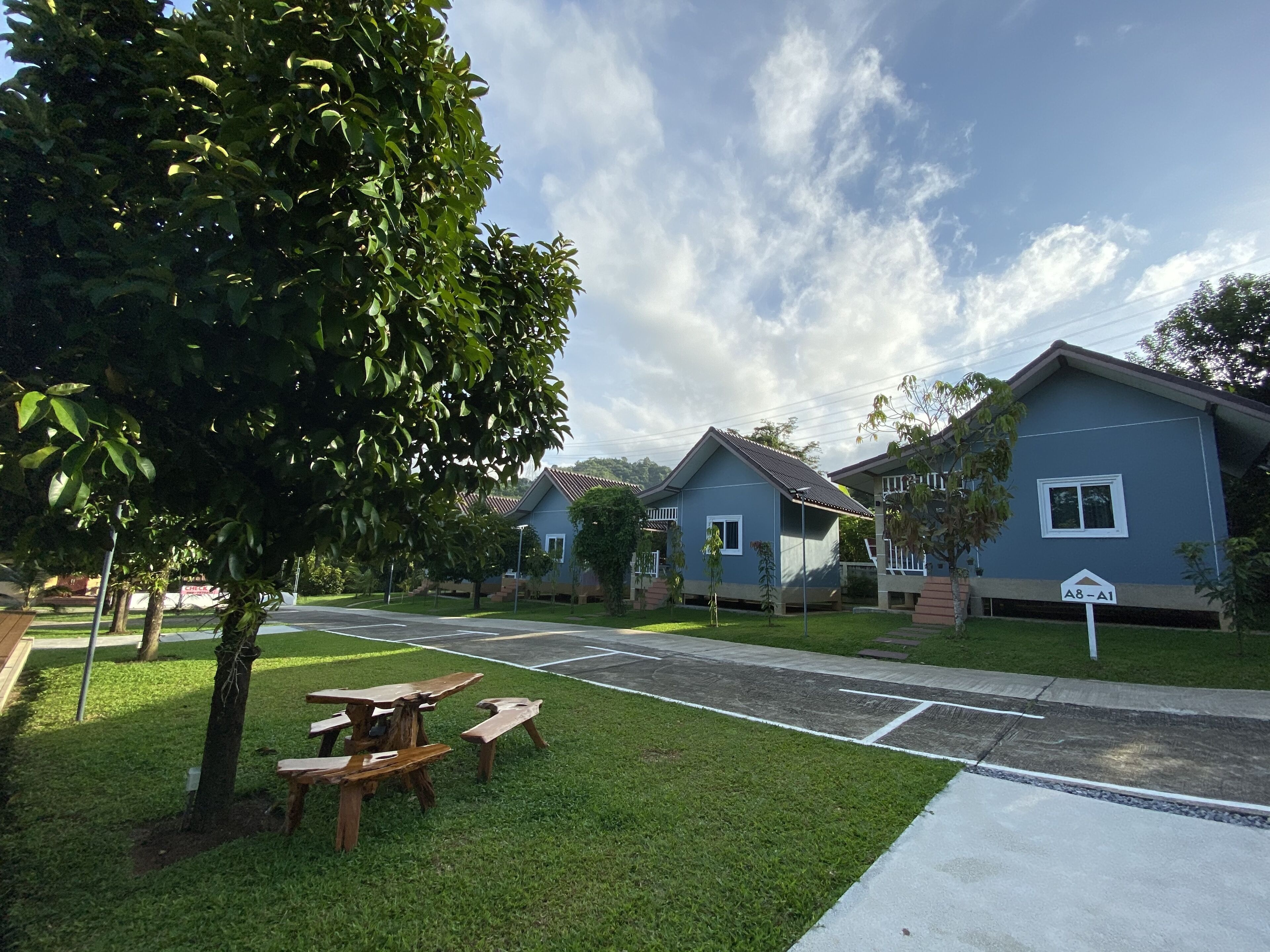 Bungalow, 2 eenpersoonsbedden | Uitzicht op het resort