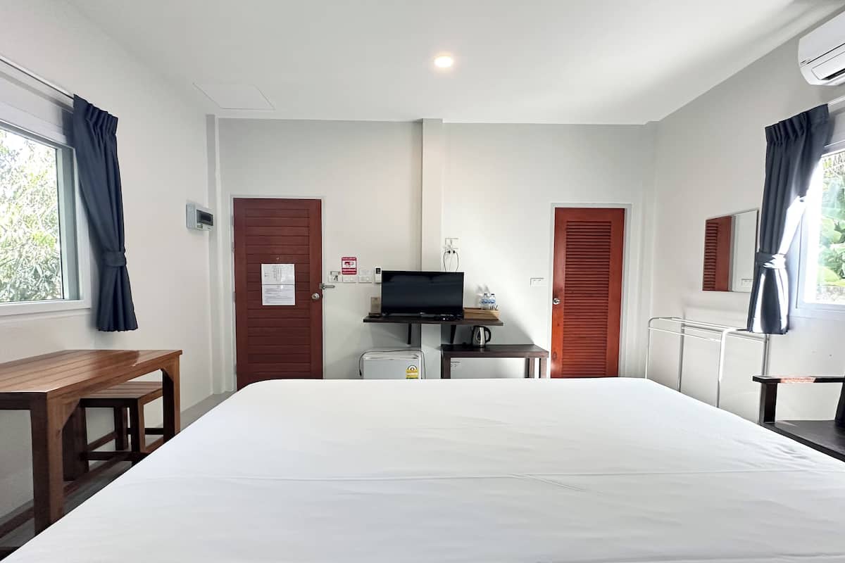Desk, blackout drapes, WiFi (free), bed sheets