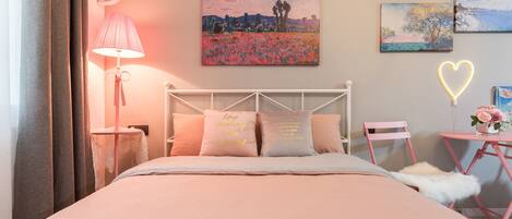 Apartamento, 1 habitación | Escritorio, cortinas opacas, wifi gratis y ropa de cama