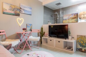 Apartment, 1 Bedroom | Desk, blackout drapes, free WiFi, bed sheets - Shanghai Art Inn Monet (Shanghai)