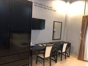 In-room safe, desk, free WiFi, bed sheets - CU at Jomtien (Pattaya)