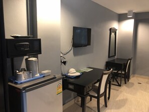 In-room safe, desk, soundproofing, free WiFi