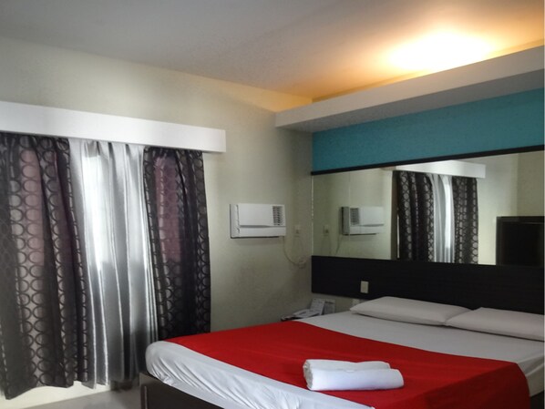 Deluxe-Zimmer | Schreibtisch, Zustellbetten, kostenloses WLAN, Bettwäsche
