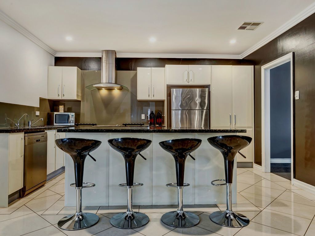 Luksusvilla, 5 soverom, privat basseng, utsikt mot høyde | Eget kjøkken | Kjøleskap, mikrobølgeovn, ovn og kokeplater