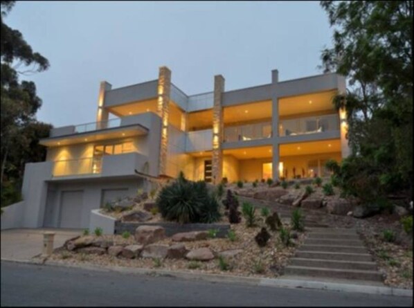 Bagian depan properti