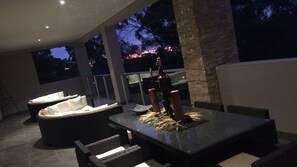 Lyxvilla - 5 sovrum - privat pool - utsikt mot bergen | Balkong