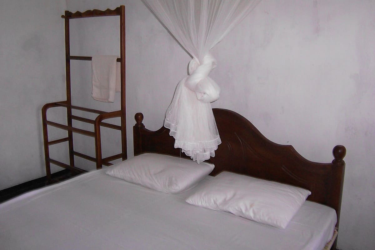 Economy Double Room, 1 Queen Bed, Garden View | 2 bedrooms, free WiFi