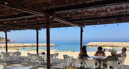 Terrace apartment with sea view Direct access to the beach On foot to amenities Port Aventura 15 minutes away
