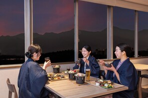 Breakfast and dinner served, local cuisine