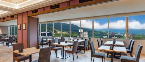 Breakfast and dinner served, local cuisine