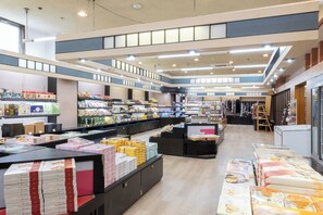 Gift shop - KAMENOI HOTEL Kusatsu Resort (Kusatsu)
