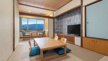 In-room safe, free WiFi, bed sheets