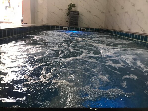 مغطس سبا داخلي