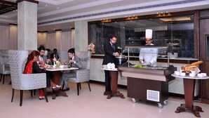 Free daily buffet breakfast - Faletti's Lahore (Lahore)