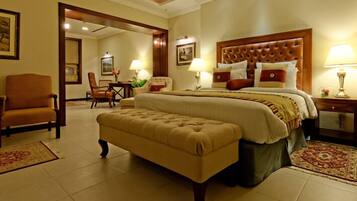 Executive Room, 1 King Bed, Accessible, Garden View | In-room safe, blackout curtains, soundproofing, rollaway beds
