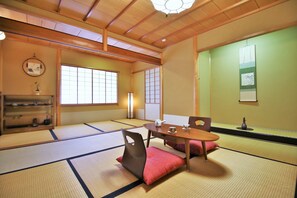 標準獨棟房屋 (Private Vacation Home 8 room 4 shower) | 隔音、熨斗/熨衣板、免費無線上網、床單