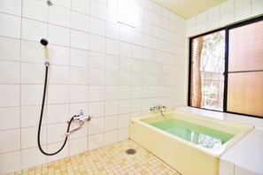 Private Vacation Home (8 Rooms, 4 Shower Rooms)  | Bathroom | Shower, free toiletries, hair dryer, slippers