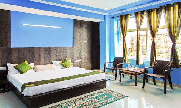 Chambre Deluxe, 1 très grand lit | Lit d’appoint (supplément), accès au Wi-Fi (inclus), literie fournie