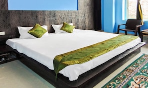 Chambre Standard, 1 très grand lit | Lit d’appoint (supplément), accès au Wi-Fi (inclus), literie fournie