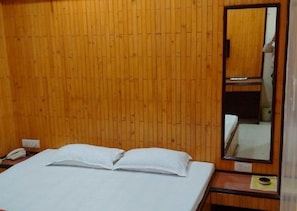 Soundproofing, rollaway beds, free WiFi