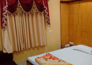 Soundproofing, rollaway beds, free WiFi
