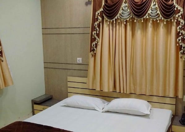Soundproofing, rollaway beds, free WiFi