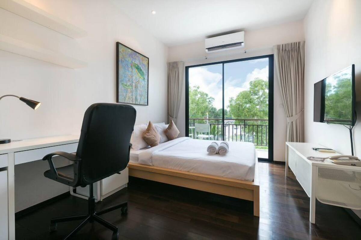 Junior Studio, 1 Queen Bed