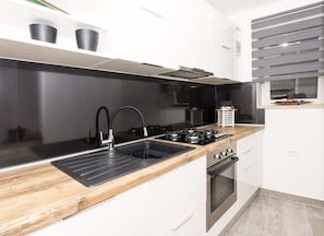 City-Apartment, 1 Queen-Bett und Schlafsofa | Eigene Küche | Kühlschrank, Herdplatte, Kochgeschirr/Geschirr/Besteck
