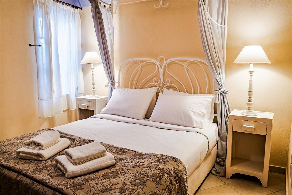 Phòng đôi phong cách lãng mạn | Bộ trải giường bằng vải Frette của Ý, bộ đồ giường cao cấp