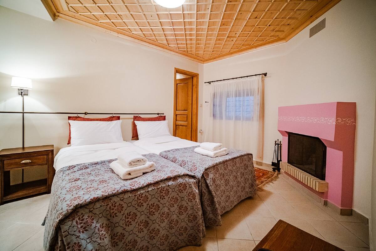 Phòng 2 giường đơn cơ bản | Bộ trải giường bằng vải Frette của Ý, bộ đồ giường cao cấp