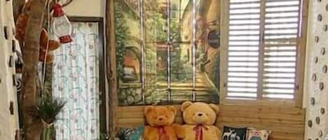 Dúnsængur, sérvalin húsgögn, hljóðeinangrun, ókeypis þráðlaus nettenging