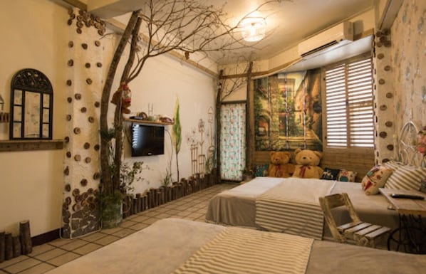 Romantic Quadruple Room, 2 Double Beds (Jungle)