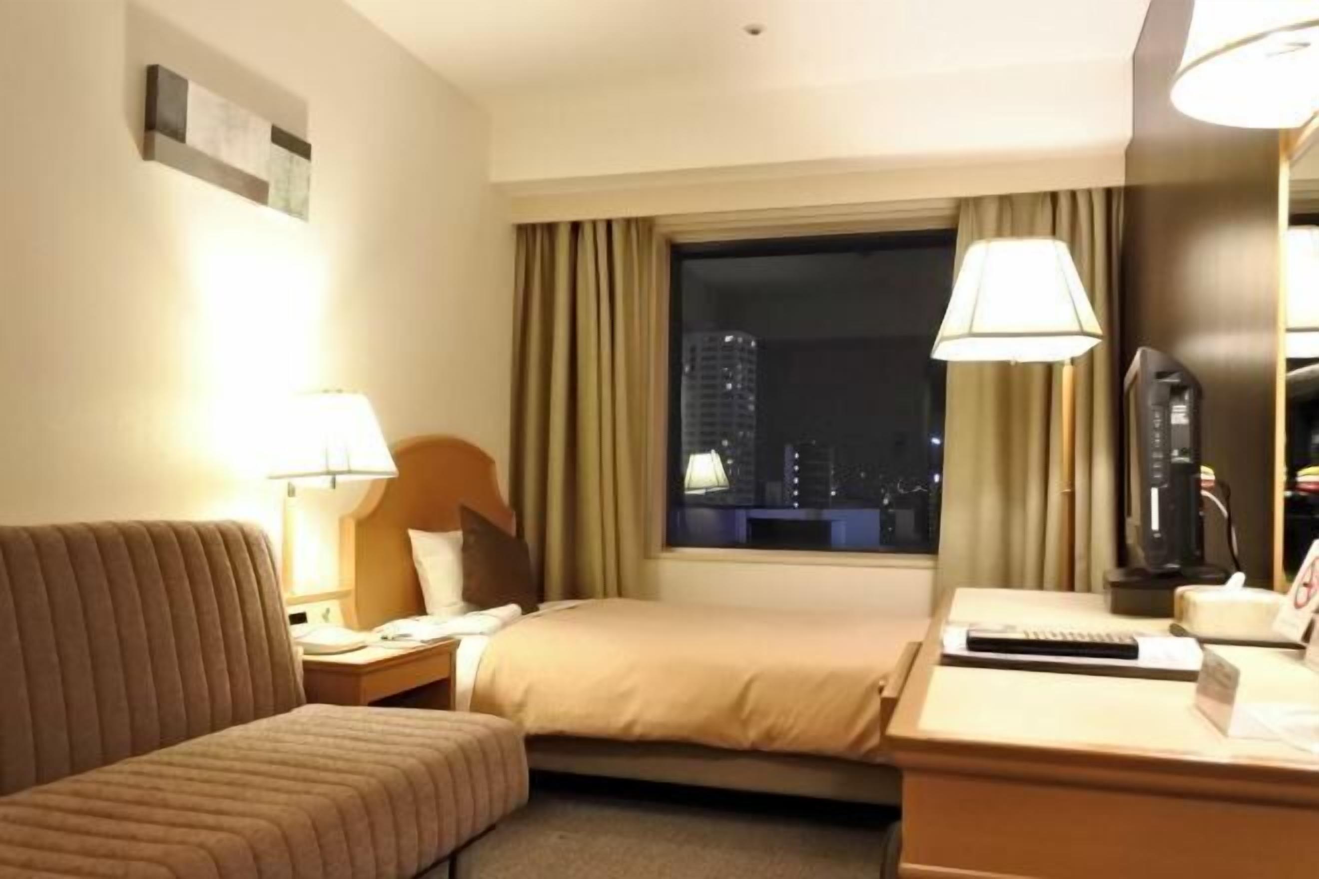 Selimut bulu angsa, Wi-Fi gratis, dan seprai linen