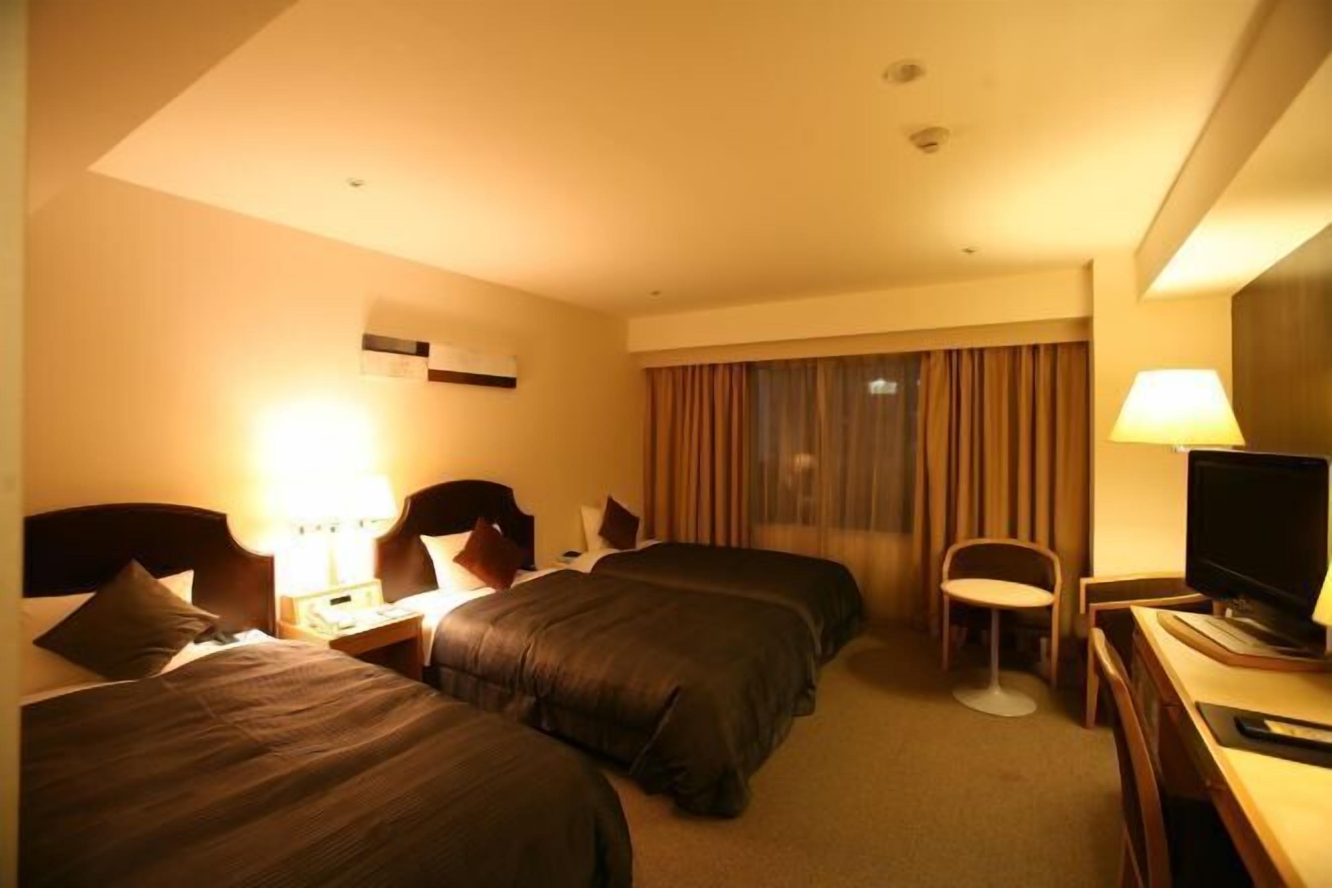 Selimut bulu angsa, Wi-Fi gratis, dan seprai linen